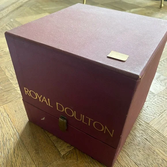 Royal Doulton Virginals Royal Doulton Lady Musicians - Picture 2 of 16